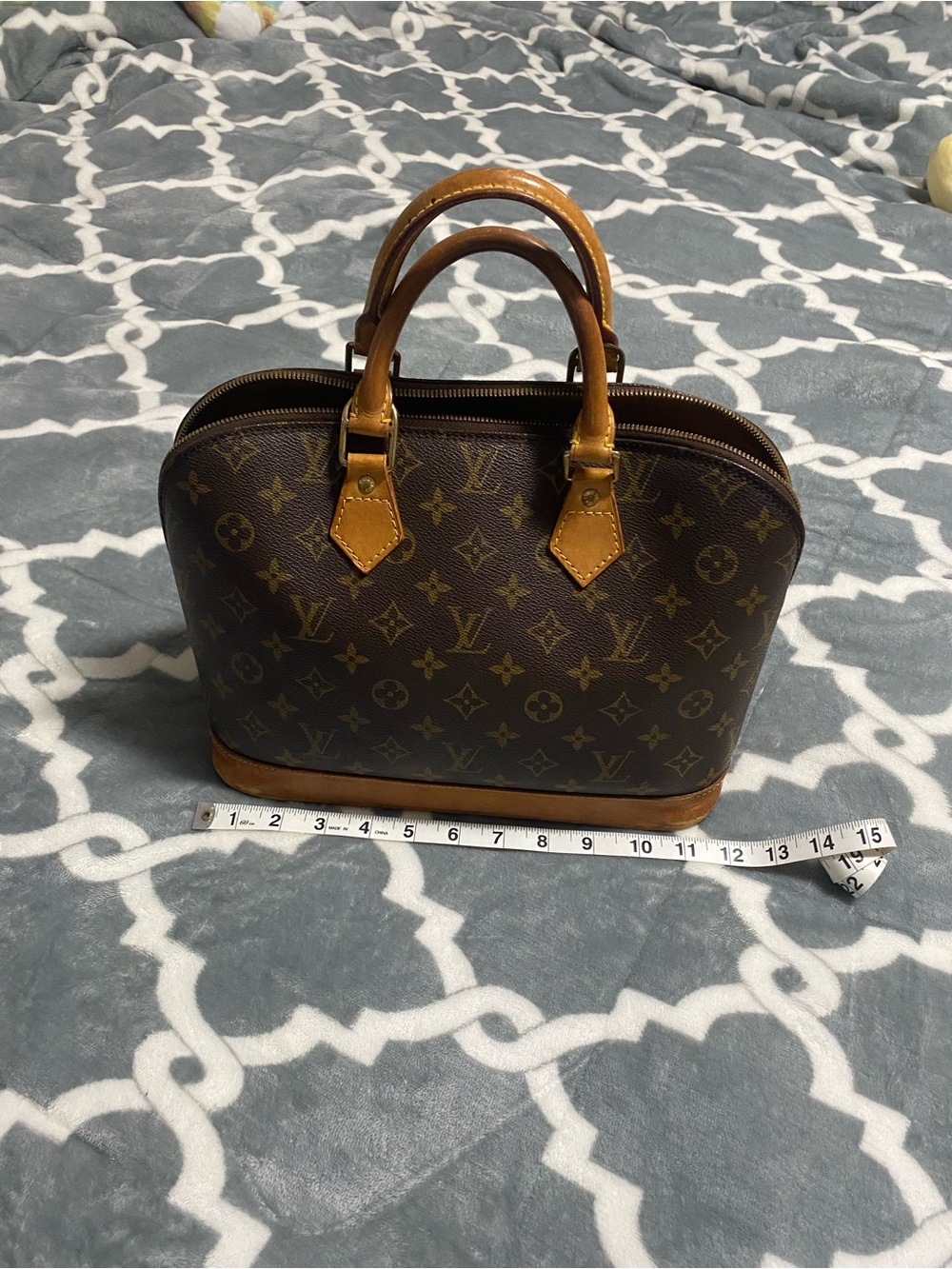 Authentic Louis Vuitton alma bag purse crossbody